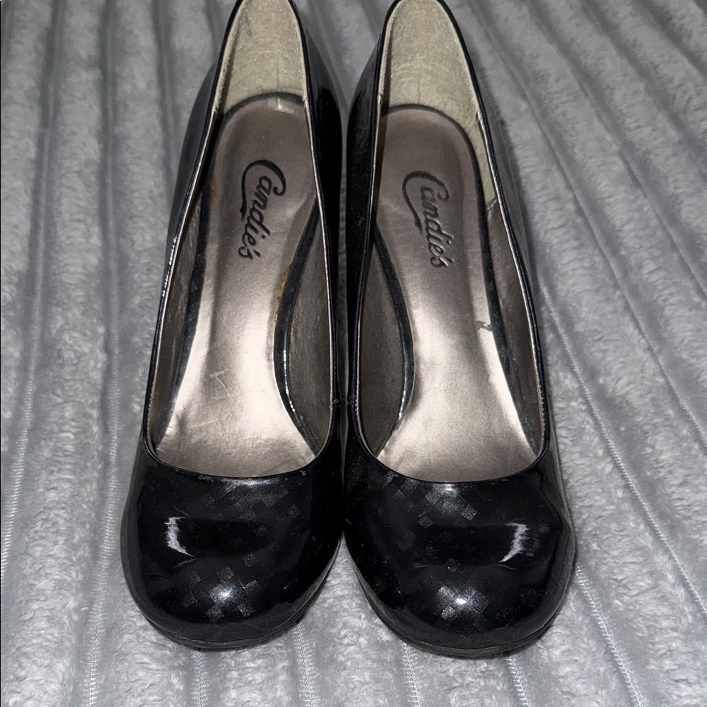 Candie's Glossy Black Heels - Picture 4 of 10